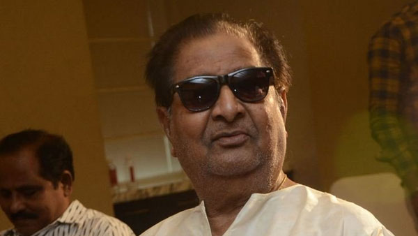థమ్స్ అప్ చూపించి