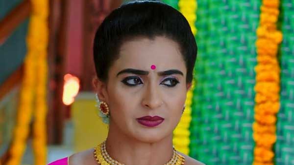 దీప మీద ప్రేమతో రా అంటూ సౌందర్య
