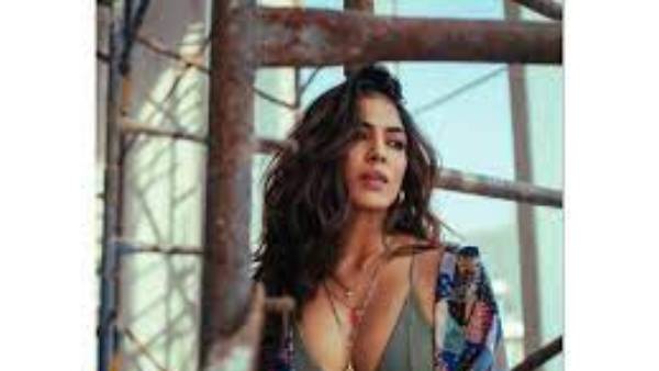 జాకెట్ లేకుండా
