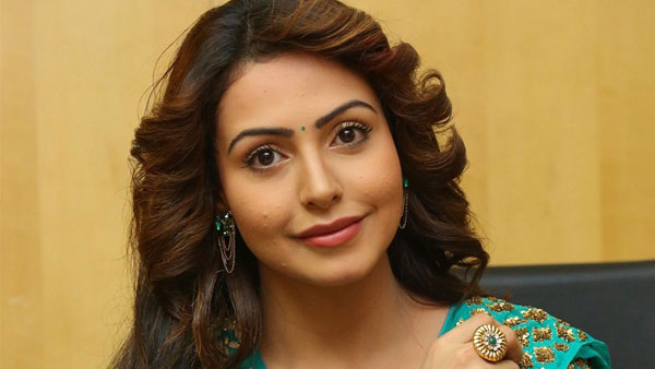 తెలుగమ్మాయి.. అక్కడ పరిచయం