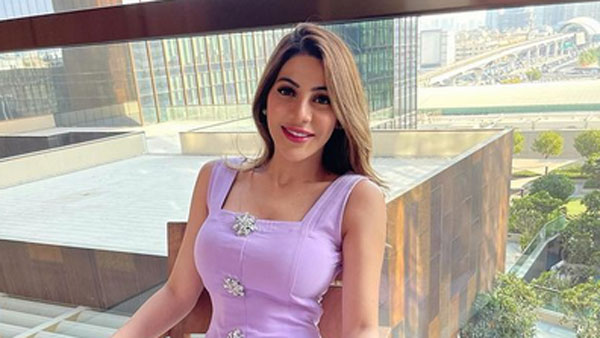 లక్ చెక్ చేసుకుంటోంది
