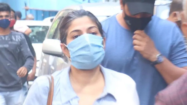 పూజా దద్లానీ ముడుపులపై సిట్