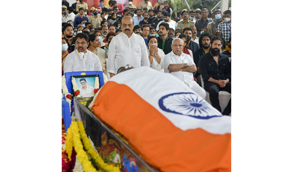 పది మందికి చూపు ఇచ్చే