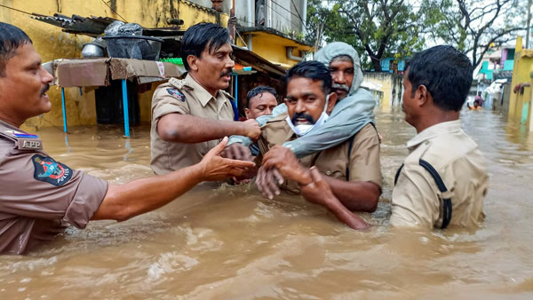 స్టార్ హీరోల విరాళం