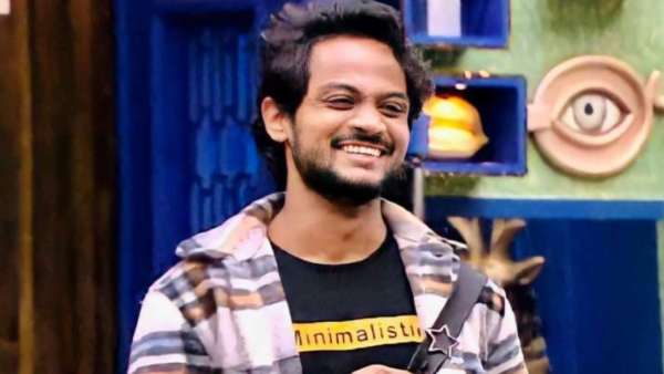 బ్లాక్మెయిల్ చేసి మరీ రొమాన్స్ చేసి