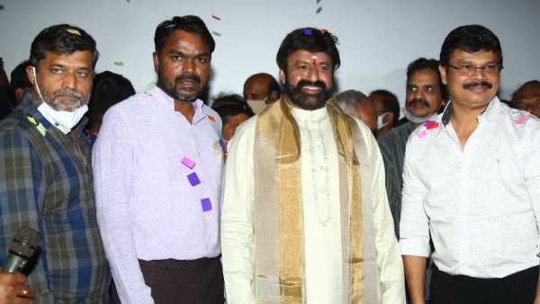 కోట్లాది మంది అభిమానులను ఇచ్చారు