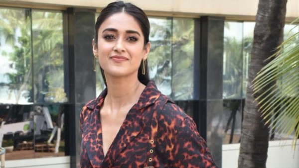 అందాలను ఆరబోస్తూ హల్చల్