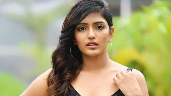 అలాంటి రోల్స్ చేస్తూ హల్చల్