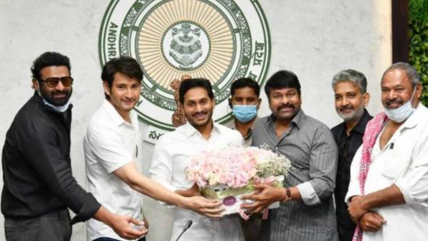 మంచు ఫ్యామిలీ దూరంగా