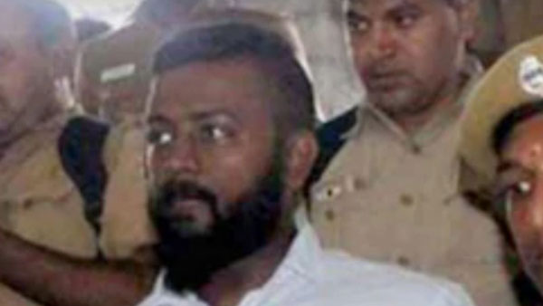 సుఖేష్ చంద్రశేఖర్తో డేటింగ్