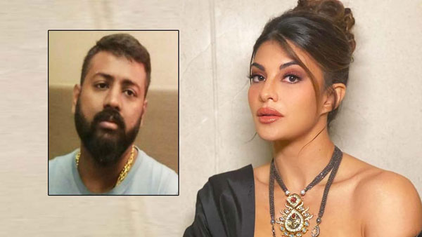 అద్దంలో చూసుకొంటూ...