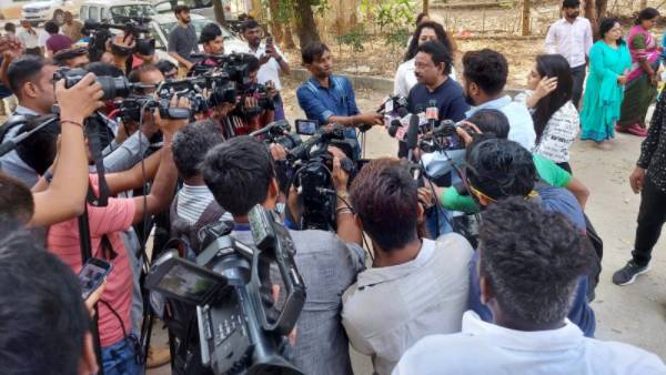 నమ్మలేకపోతున్నాను..