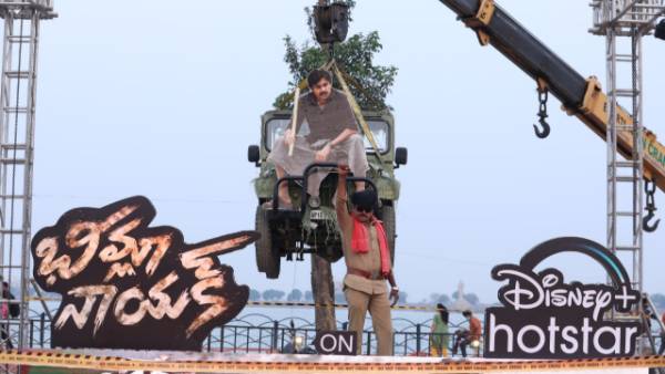 నెక్లెస్ రోడ్లో సందడి