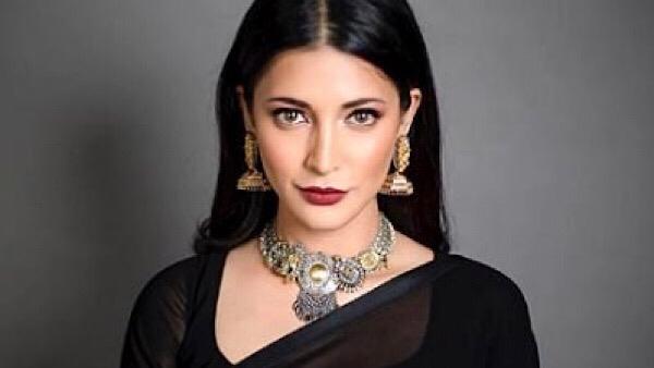 ఒకేచోట ఉంటూ రచ్చ చేస్తూనే