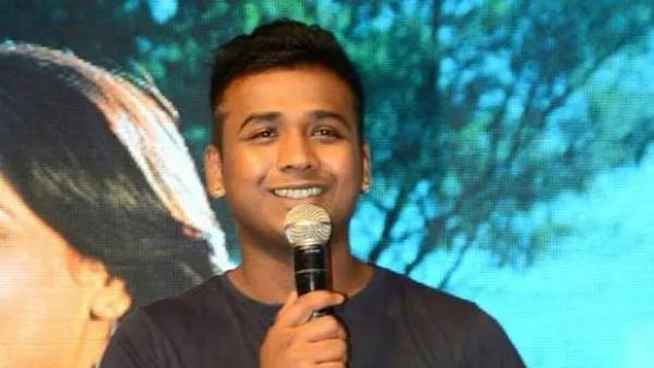 చిన్న సైజు బోటులో