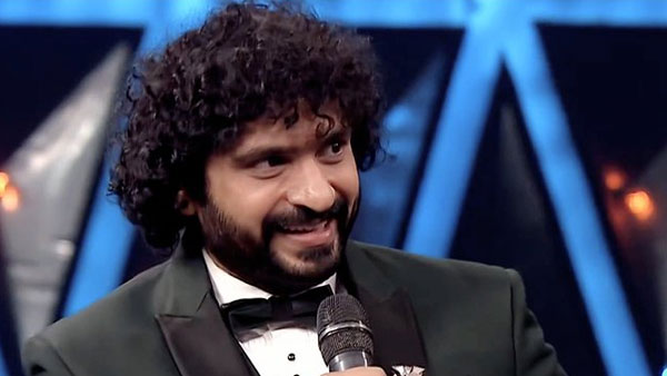 పెంపకం గురించి ఆమె తండ్రిపైన