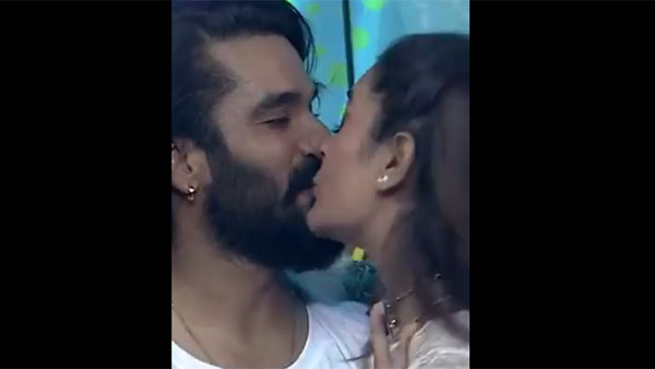 లిప్ లాక్