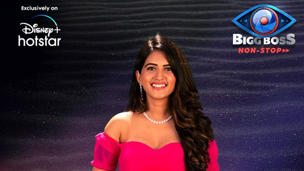 సినిమా నటిగా పరిచయమైంది
