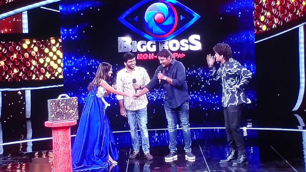 సూట్ కేసులో డబ్బు లేదని షాక్