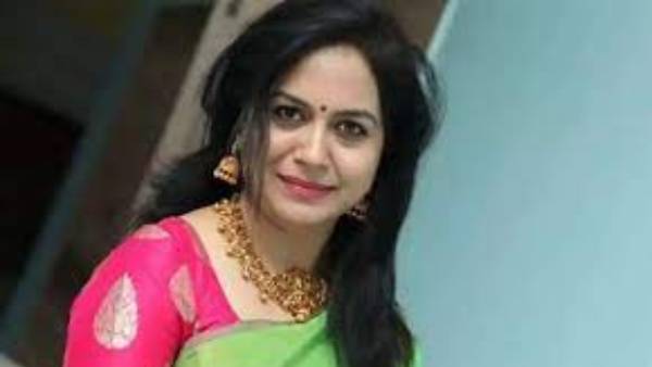 దండంరా నాయనా అంటూ.. ఆ రూమర్స్ కు చెక్ పెట్టిన సింగర్ సునీత