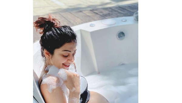 స్నానం చేస్తోన్న ఫొటోలతో హల్చల్