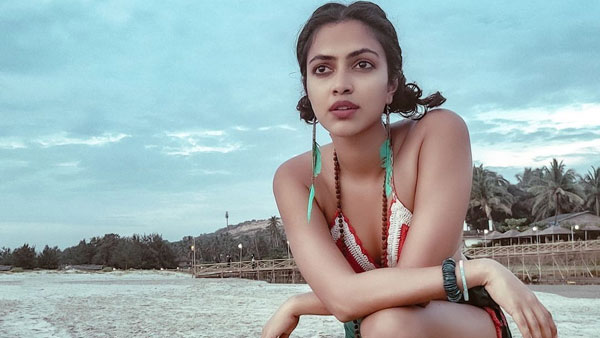 నగ్నంగా కనిపించి షాకిచ్చింది
