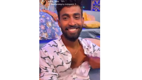 మరోసారి టాటూ చూపించింది