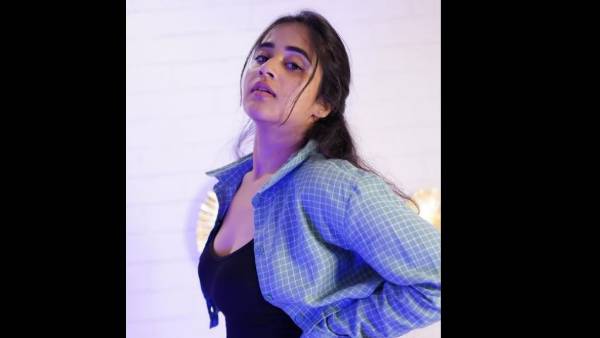 అందాలను ఆరబోస్తోన్న దీప్తి
