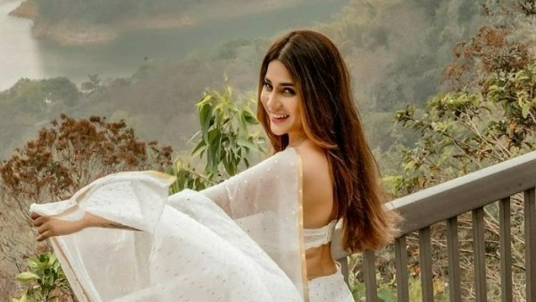 లవ్ ట్రాక్.. స్మోకింగ్.. హైలైట్గా