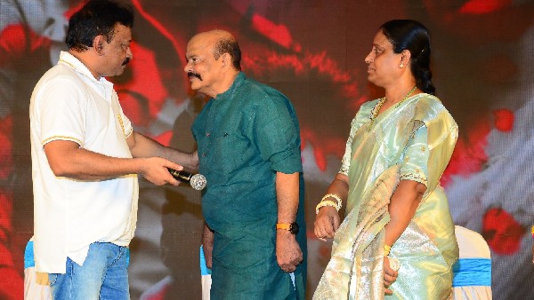 స్టేజ్ పైనే ఐ లవ్యూ