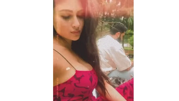 రొమాంటిక్ ఫొటోలు వదిలింది