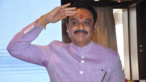 వీకే నరేష్ బెదిరింపులతో