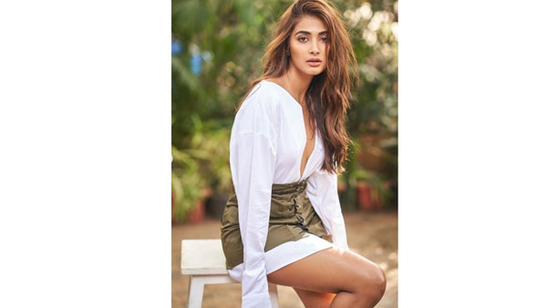 బ్రాలెస్ ఫోటోలతో షాకిచ్చి