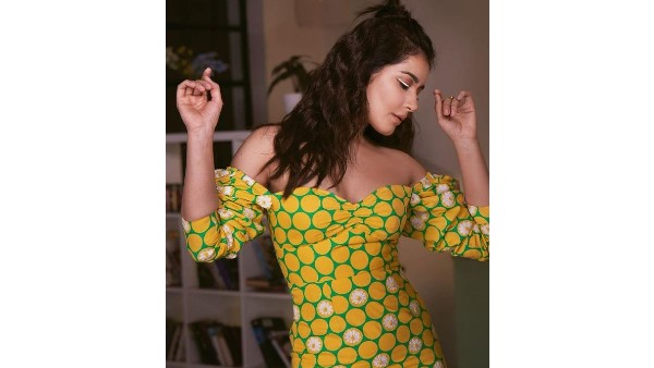 టాప్ను కిందకు జరిపి రచ్చ