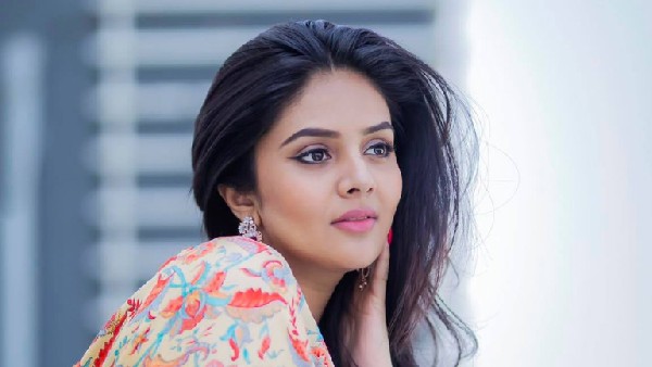 టీజ్ చేస్తూనే