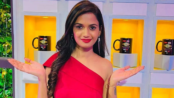 యూట్యూబ్ యాంకర్ ఇలా ఫేమస్