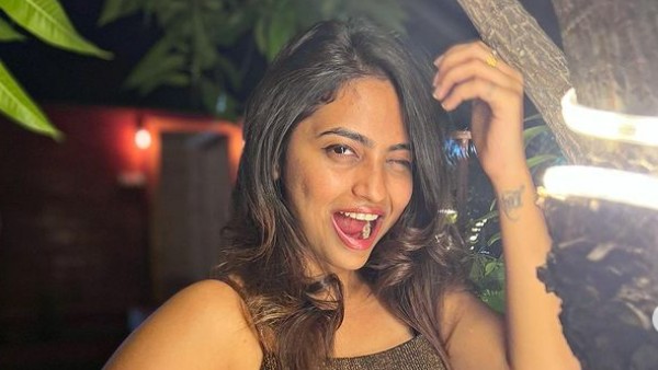 అందాలను ఆరబోస్తోన్న హారిక