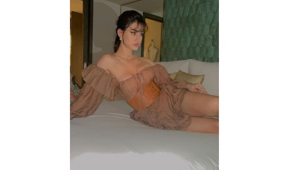బెడ్పై రెచ్చిపోయిన బ్యూటీ