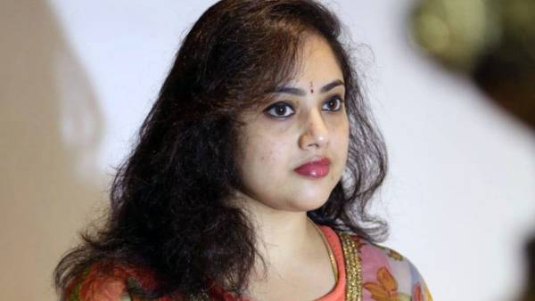 ధైర్యం చెబుతూ
