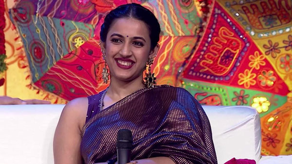 ఆ ముద్దులు అన్నీ నీకే అంటూనే