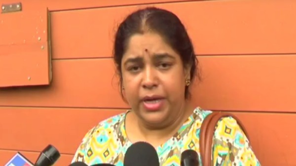 వీకే నరేష్ డ్యాన్సులు, విజిల్స్