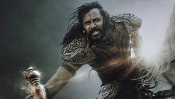 టీజర్ను ప్లే చేస్తుండగా