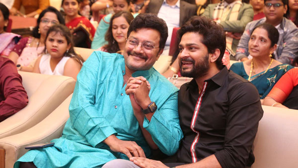 డైరెక్టర్ సైన్యంలో పనిచేసిన వ్యక్తి