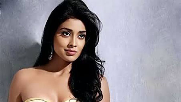 సోషల్ మీడియాలో యాక్టివ్