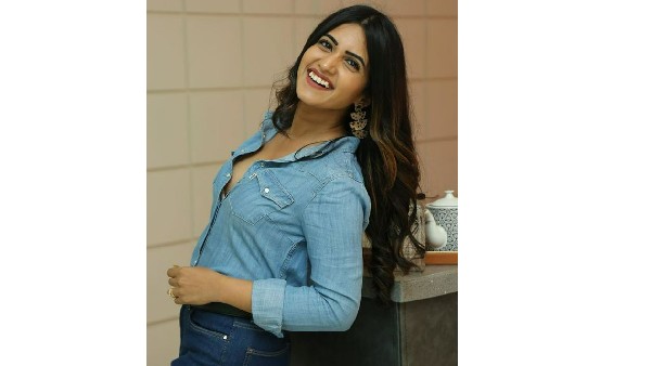 మరోసారి స్రవంతి హాట్ షో