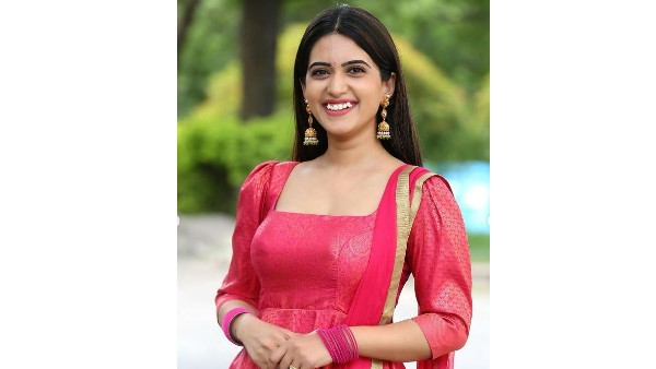 గ్లామర్ ట్రీట్తో రచ్చ చేస్తోంది