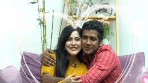 అషు రెడ్డి హల్చల్.. రాహుల్ క్రేజ్