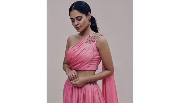 బిందు మాధవి అందాల విందు