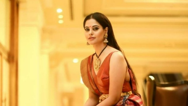 అందాలను ఆరబోస్తోన్న బిందు