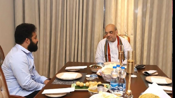 రాజకీయాలపైనా చర్చలు